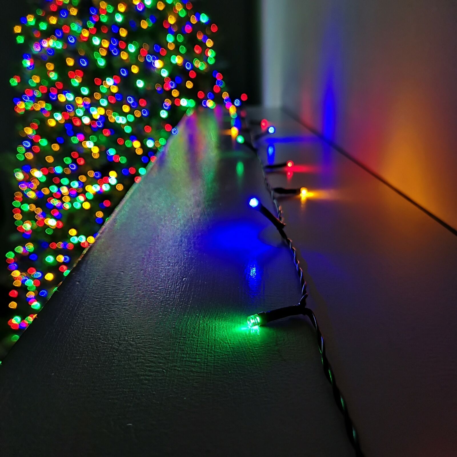 100 LED Πολύχρωμα  Χριστουγεννιάτικα Λαμπάκια με πρόγραμμα 3mm εσωτερικού χώρου με πράσινο καλώδιο 8μ ρεύματος OEM
